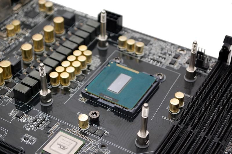 EK Water Blocks Removes CPU Heat Spreader for Better Cooling of Ivy