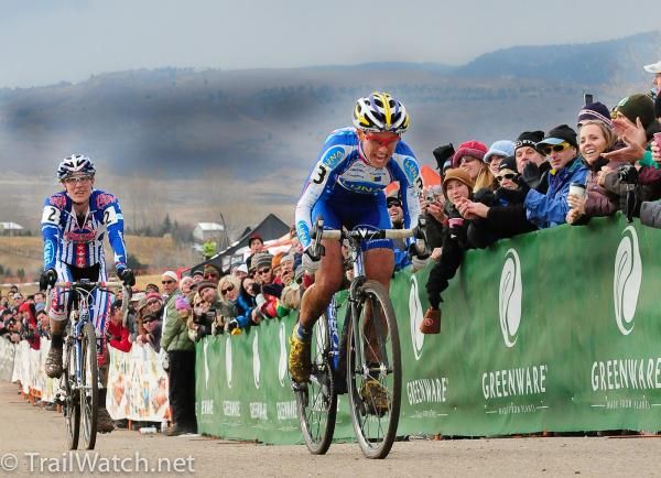 Katerina Nash (Luna) powers to the USGP win on the first day in Fort Collins, out-sprinting Katie Compton (Planet Bike)