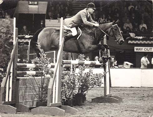 1975: Willie Sheret MBE and St Corry