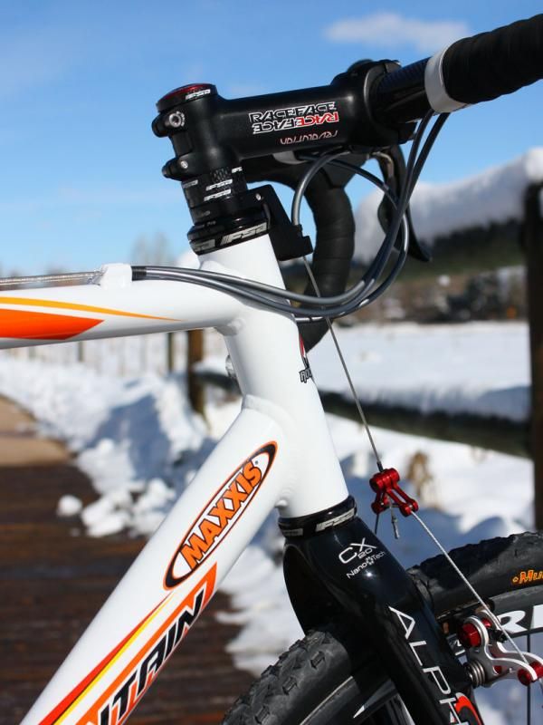 The straight 1 1/8" head tube uses standard headset cups.