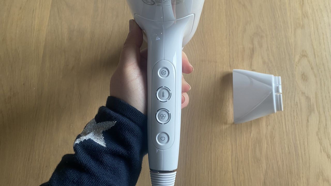 T3 AireLuxe hair dryer controls