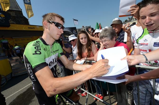 Bauke Mollema (Belkin) signs autographs