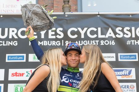 Caleb Ewan on the podium at the Euroeyes Cyclassics Hamburg