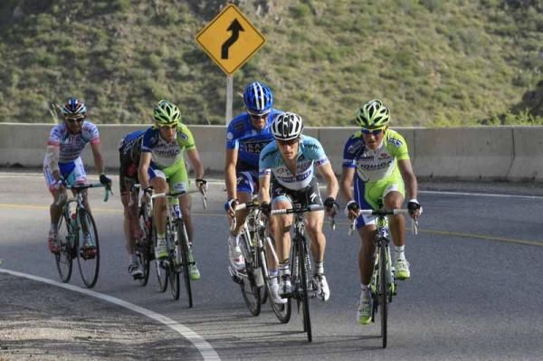 The lead group on the final climb