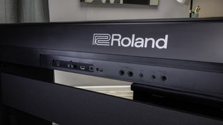 Roland FP-E50 back