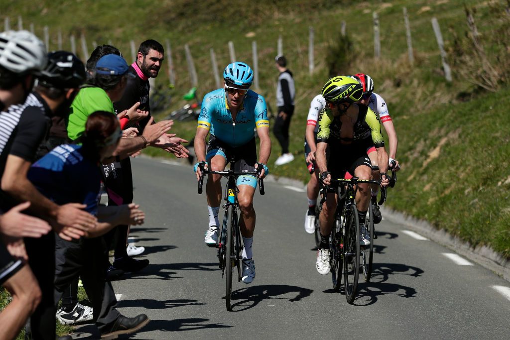 Jakob Fuglsang and Adam Yates in the GC attack group