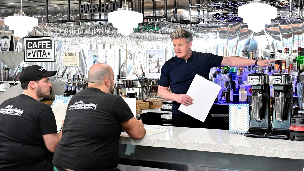 Gordon Ramsay at Bel Aire Diner in the season premiere of Kitchen Nightmares season 8