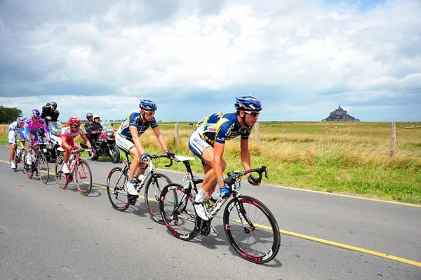 Johnny Hoogerland (Vacansoleil-DCM) heads the break.