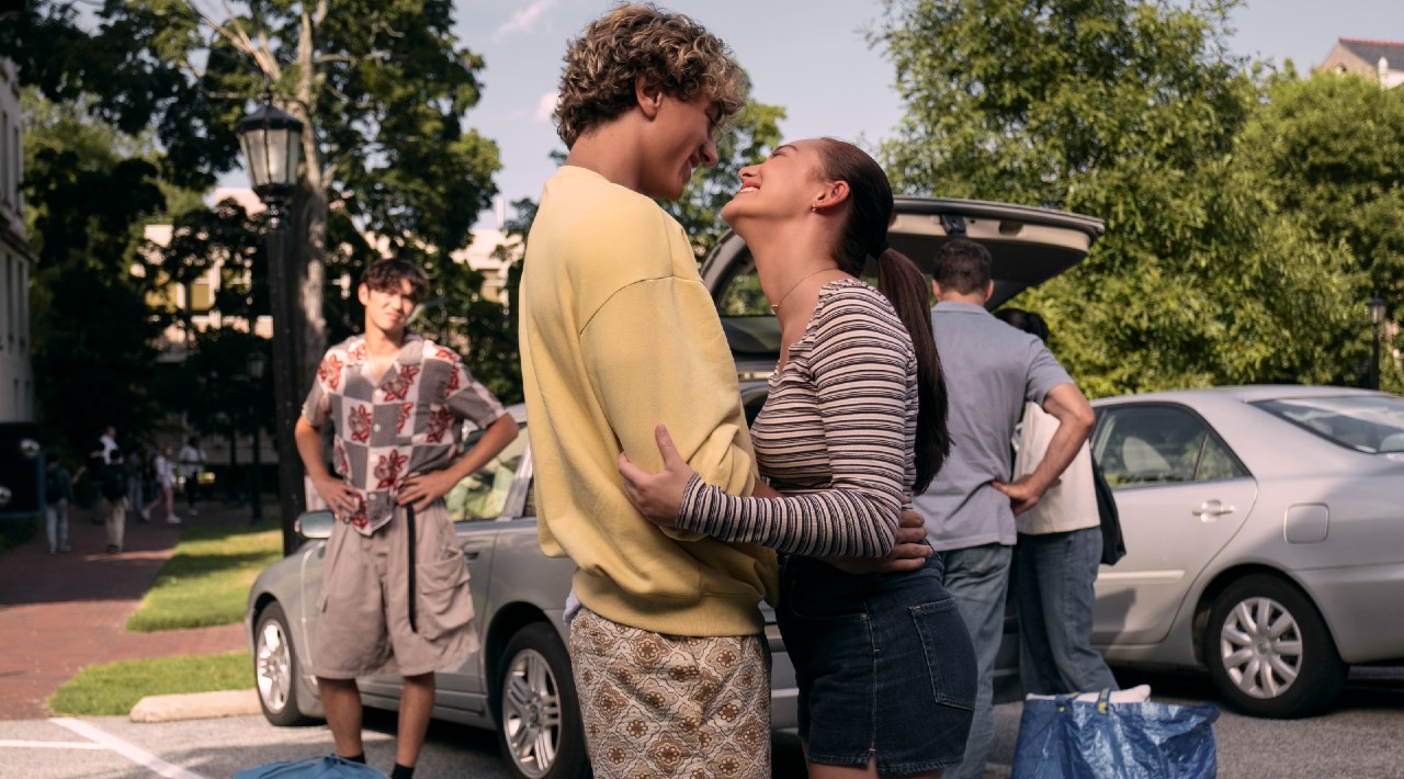 Jeremiah and Belly holding each other and looking longlingly into each others' eyes. 