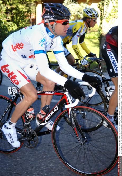 Cadel Evans at the 2007 Giro di Lombardia in the UCI ProTour leader's jersey