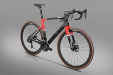 The new bike borrows technology from the brand's Ultra aero bike