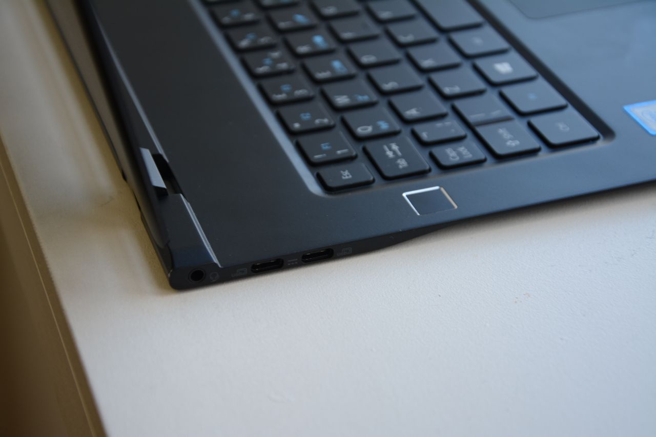 Acer Swift 7 (SF714-51T) ports