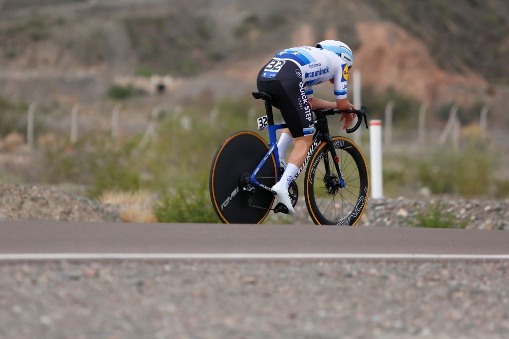 Evenepoel flashes by