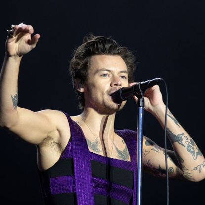 arry Styles performs on stage at Radio 1's Big Weekend 2022 at the War Memorial Park on May 29, 2022 in Coventry, England.