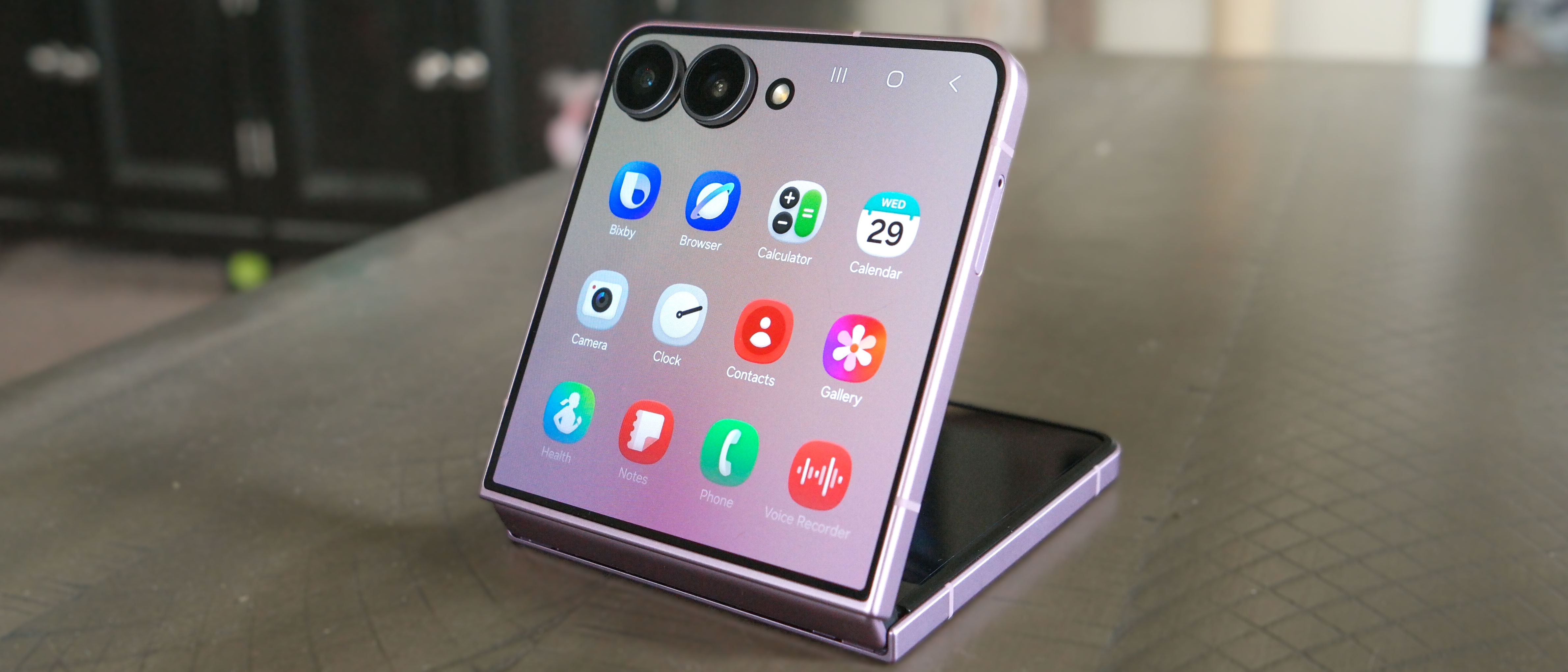 Samsung Galaxy Z Flip 8 review.