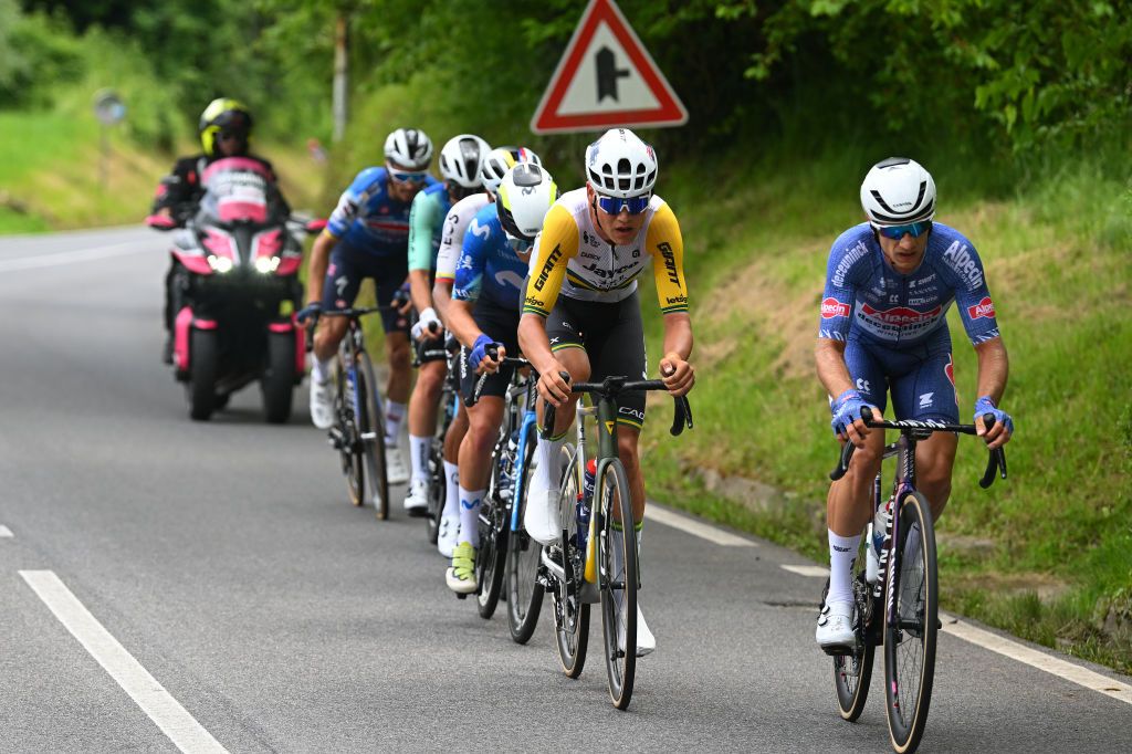 Luke Plapp struggles with digestive problems while in the breakaway on stage 19 at the Giro d&#039;Italia