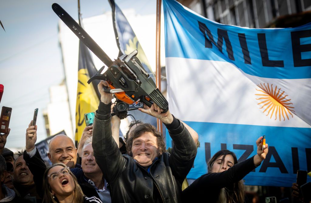 BUENOS AIRES ARGENTINA SEPTEMBER 25 Presidential candidate Javier Milei of La Libertad Avanza lifts a chainsaw next to Buenos Aires province governor candidate Carolina Piparo of La Libertad Avanza during a rally on September 25 2023 in San Martin Buenos Aires Argentina Photo by Tomas CuestaGetty Images