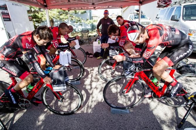 Jamis-Hagens Berman warms up on the trainers before the stage.