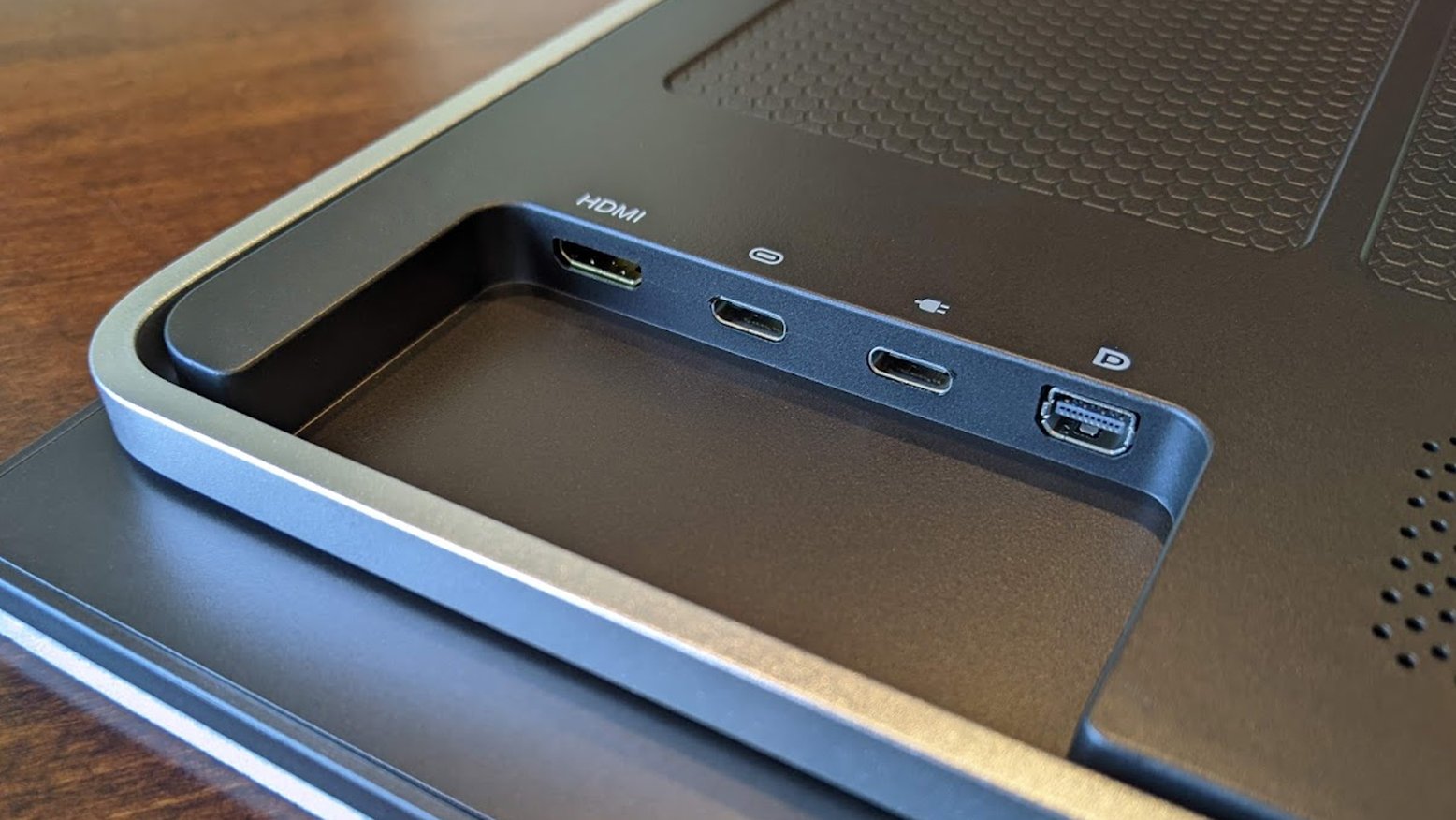 Lepow C2s 15.6 Portable Monitor Ports