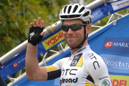 Mark Cavendish greets the crowd
