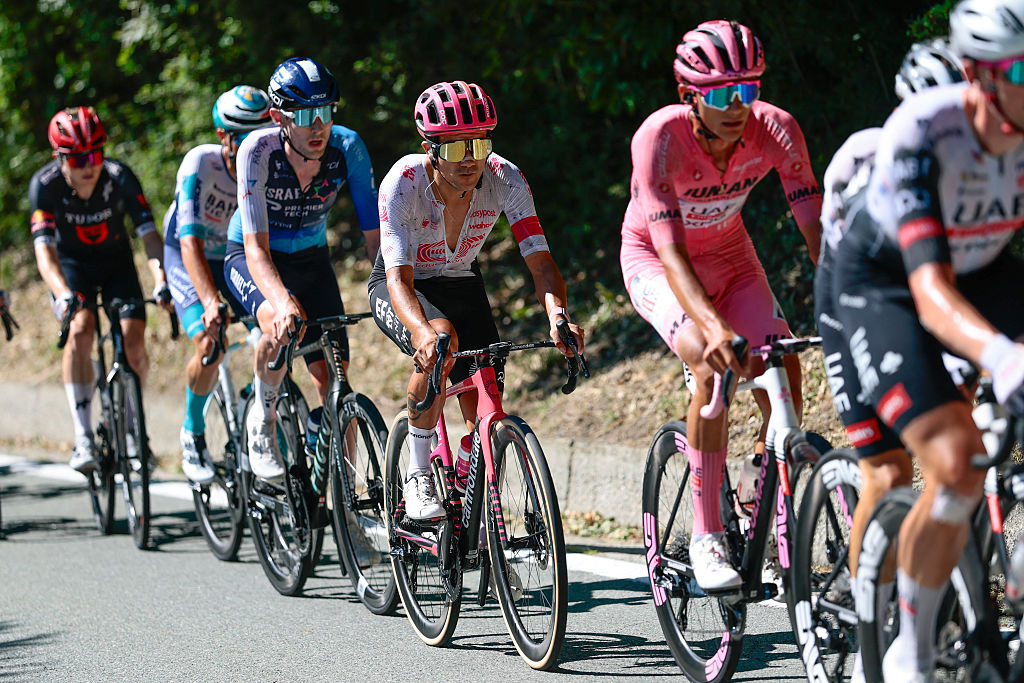 EF Education - EasyPost's Ecuadorian rider Richard Carapaz (C) rides in the pack during the ascent of Col De Joux (Joux Pass) in the 19th stage of the 108th Giro d'Italia cycling race of 166kms from Biella to Champoluc on May 30, 2025. (Photo by Luca Bettini / AFP)