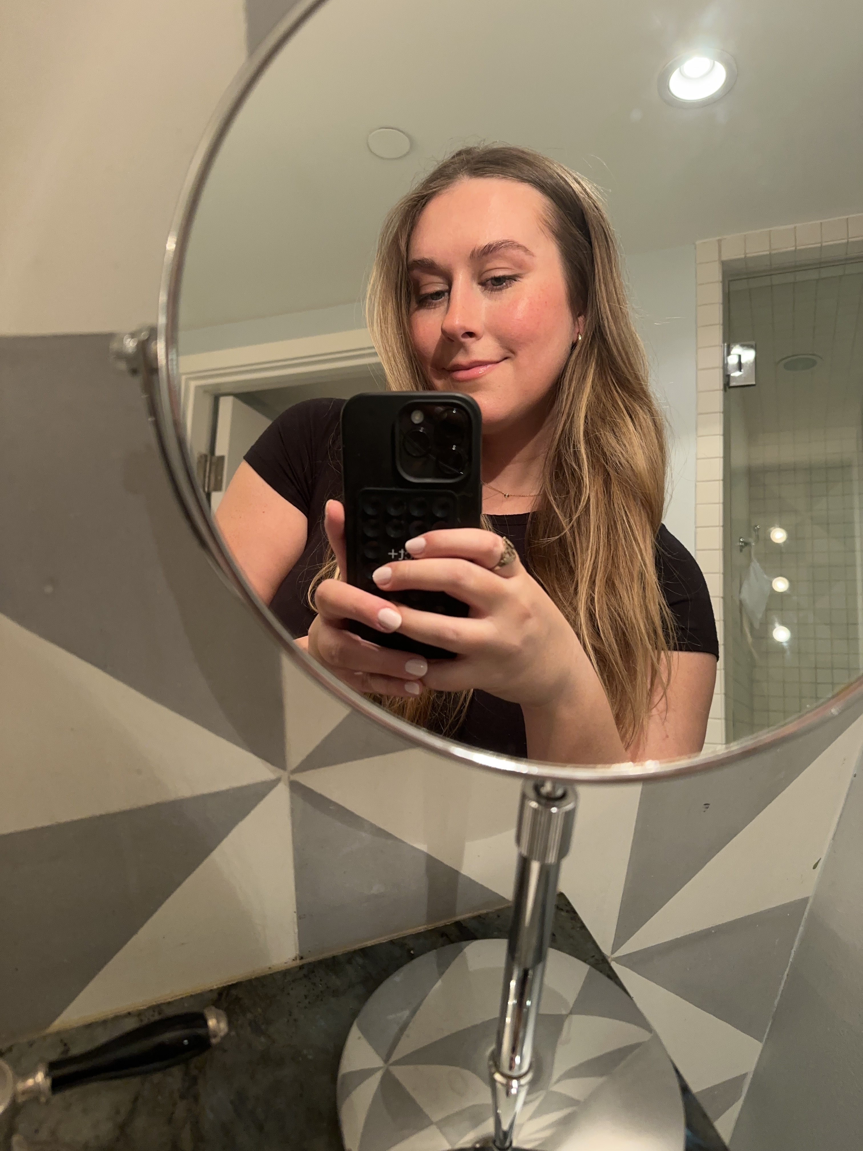 Who What Wear editor Kaitlyn McLintock testing Rhode's Pocket Blush.