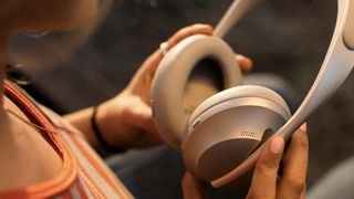 Bose noise canceling headphones image of a pair of bose noise cancelling headphones 