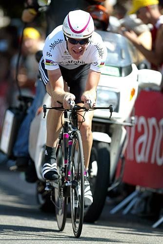 Michael Rogers (T-Mobile) World Time Trial Champion on his way in.