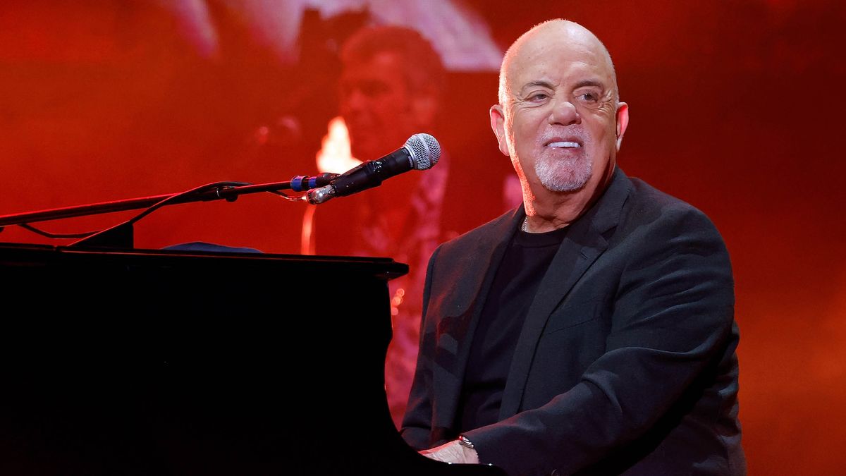 Billy Joel on stage in Tokyo