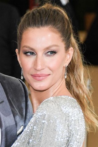 Best hairstyles for long faces: Gisele Bündchen