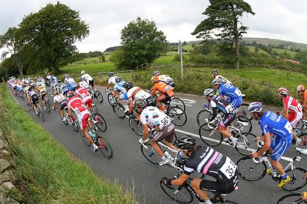 The peloton speeds along in stage 5.