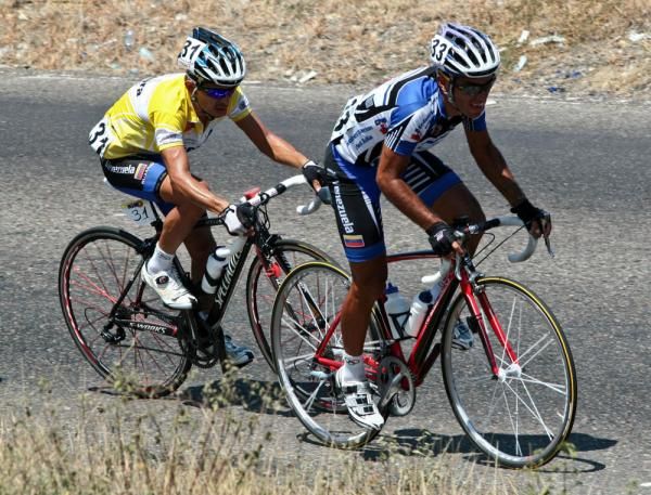 Jose Rujano works to protect his overall lead