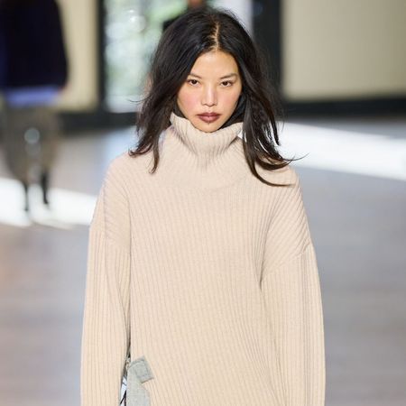 a model wearing a cream knit jumper at Ujoh's A/W 2026 runway show 