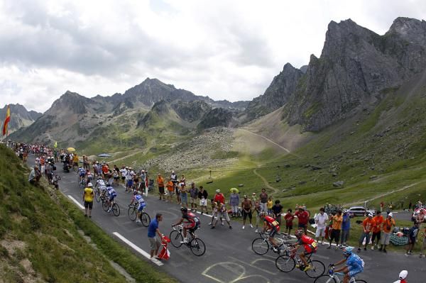 There were plenty of specators out on the route in stage 16