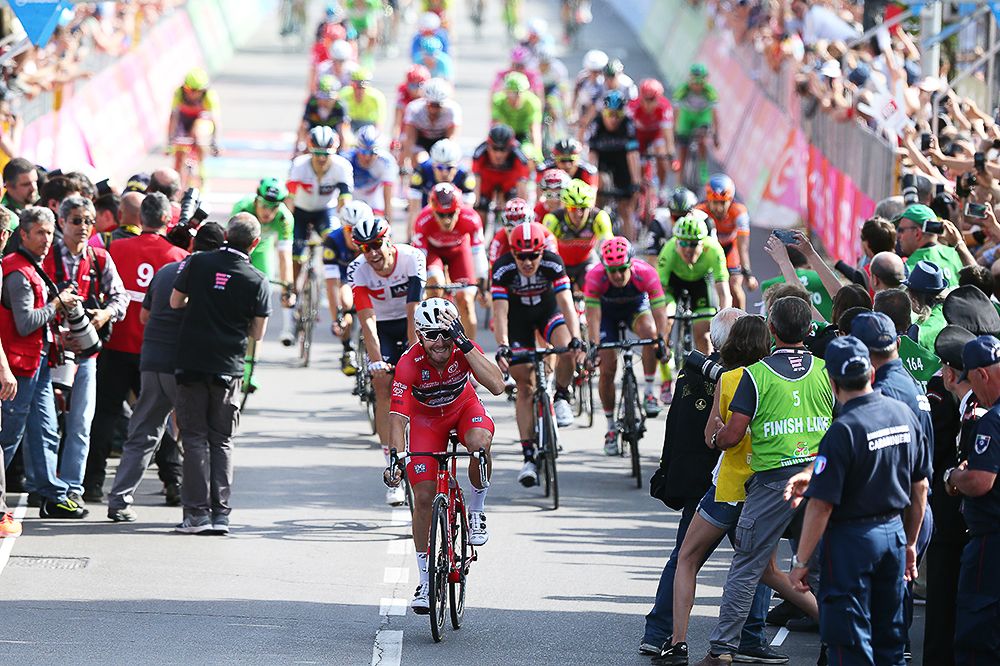 Giacomo Nizzolo wins the field sprint for second.