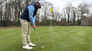 Sam De'Ath testing the Kevin Burns 9307 putter on the course