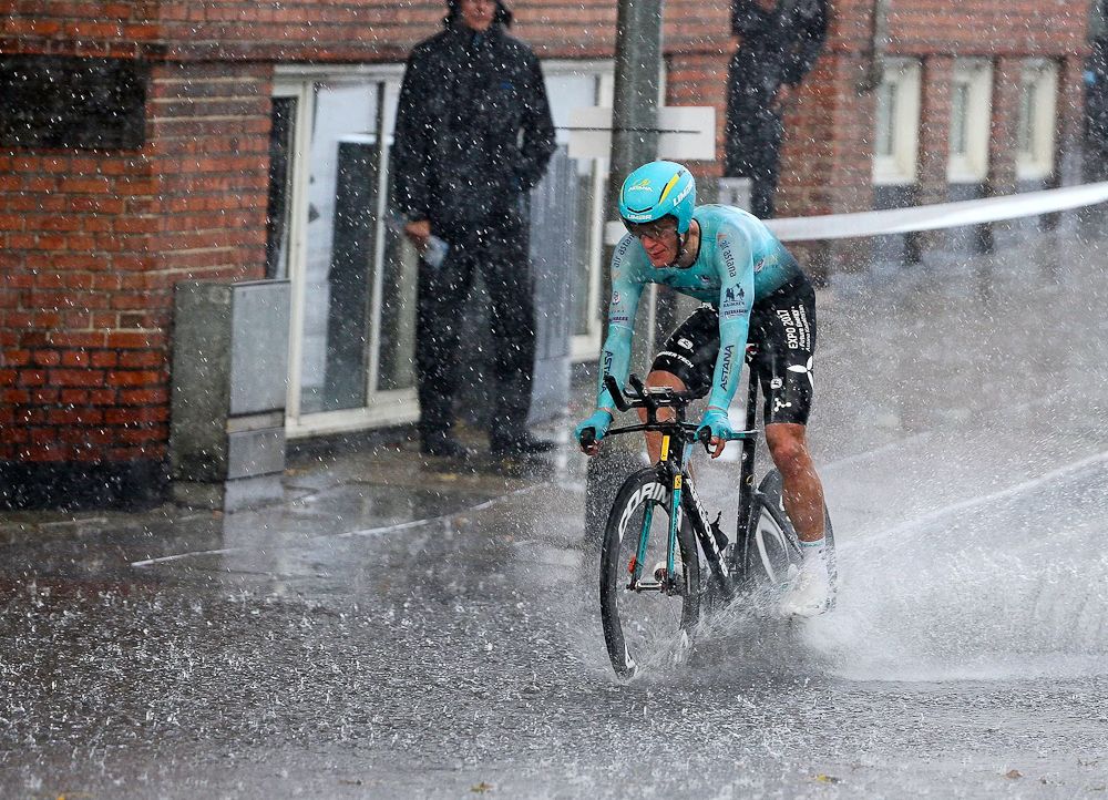 Matti Breschel (Astana Pro Team) gets an impromptu bike wash during stage 4 in Denmark