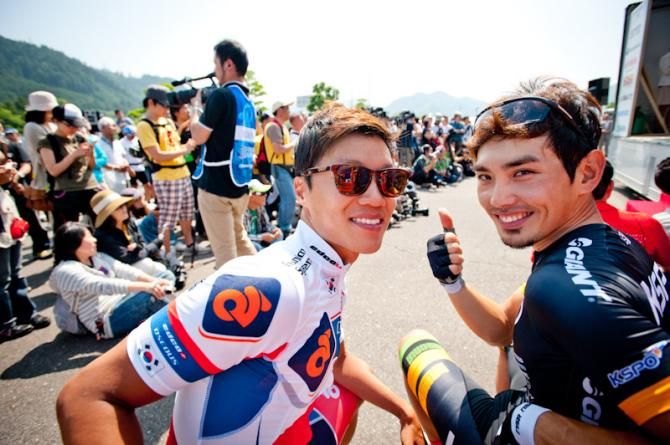 Sung Baek Park (KSPO) and Chan Jae Jang (Champion System) await the stage 2 awards ceremony