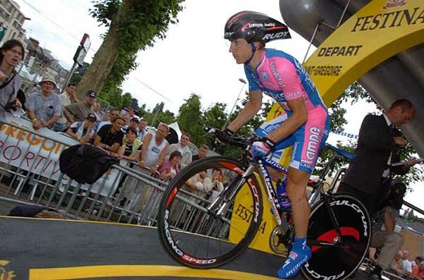 Damiano Cunego (Lampre-Fondital) leaves the start house