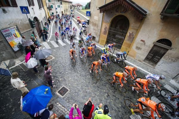 Euskaltel-Euskadi show off their climbing legs