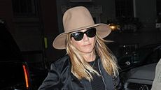 Jennifer Aniston wearing fedora and sunglasses in New York on September 26, 2016.