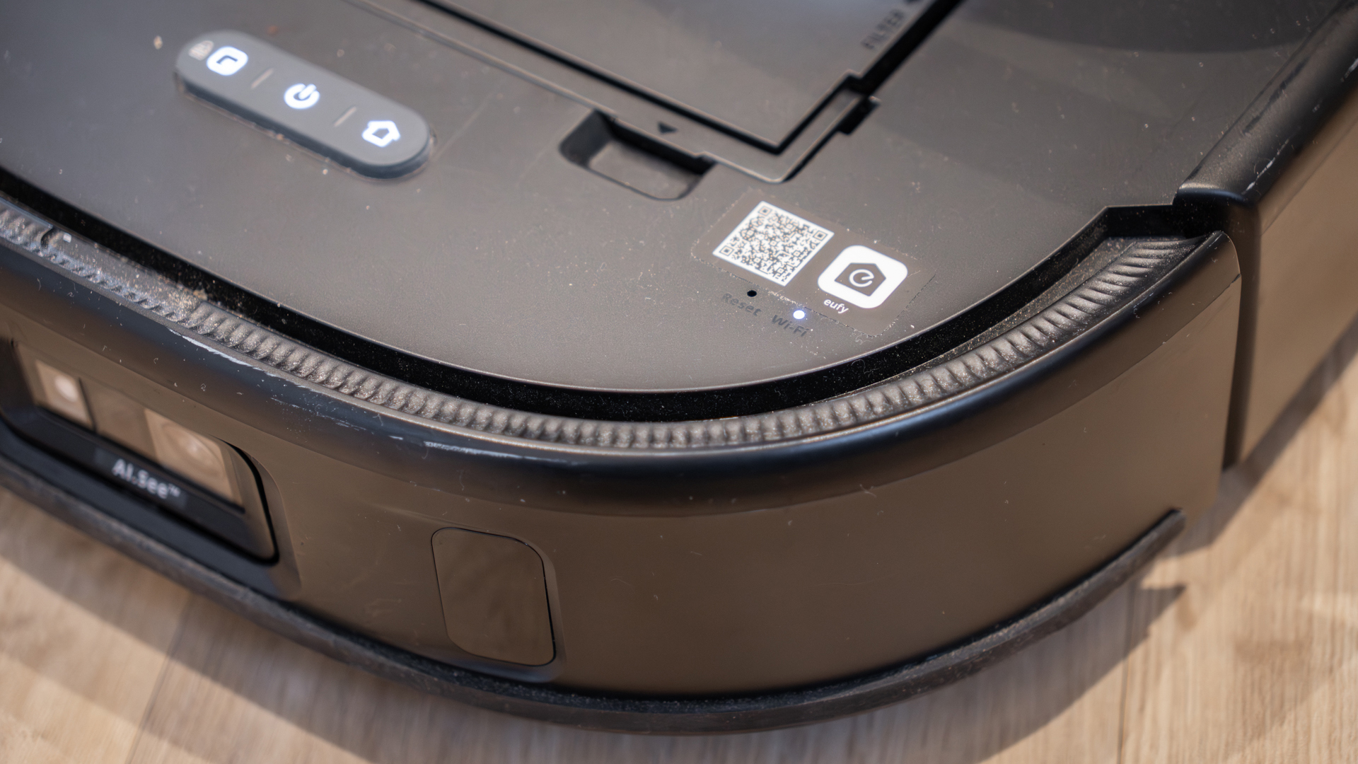 Robot vacuum with pinhole to reset