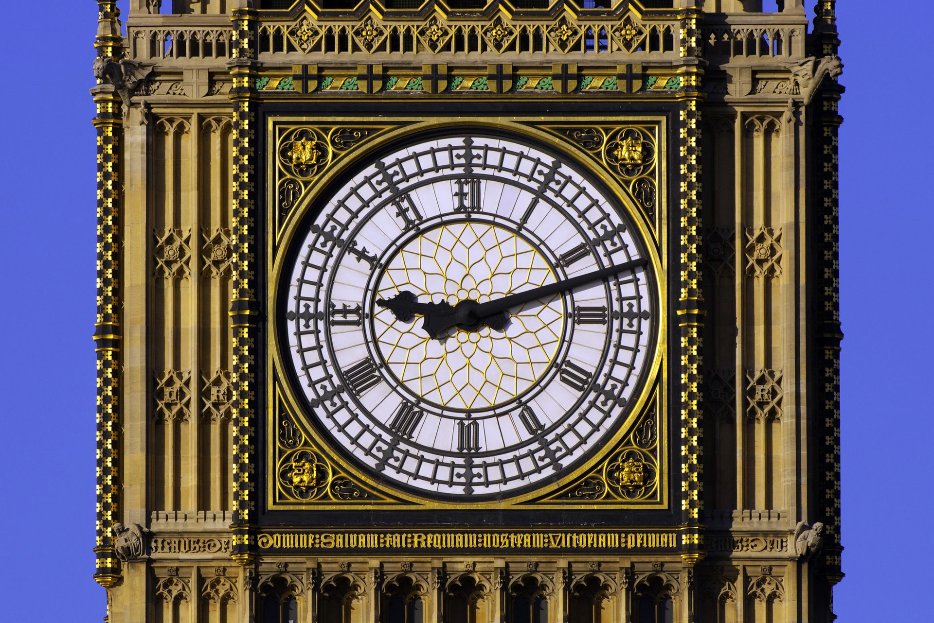 Changing the clocks: face of Big Ben