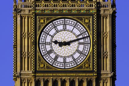 Changing the clocks: face of Big Ben