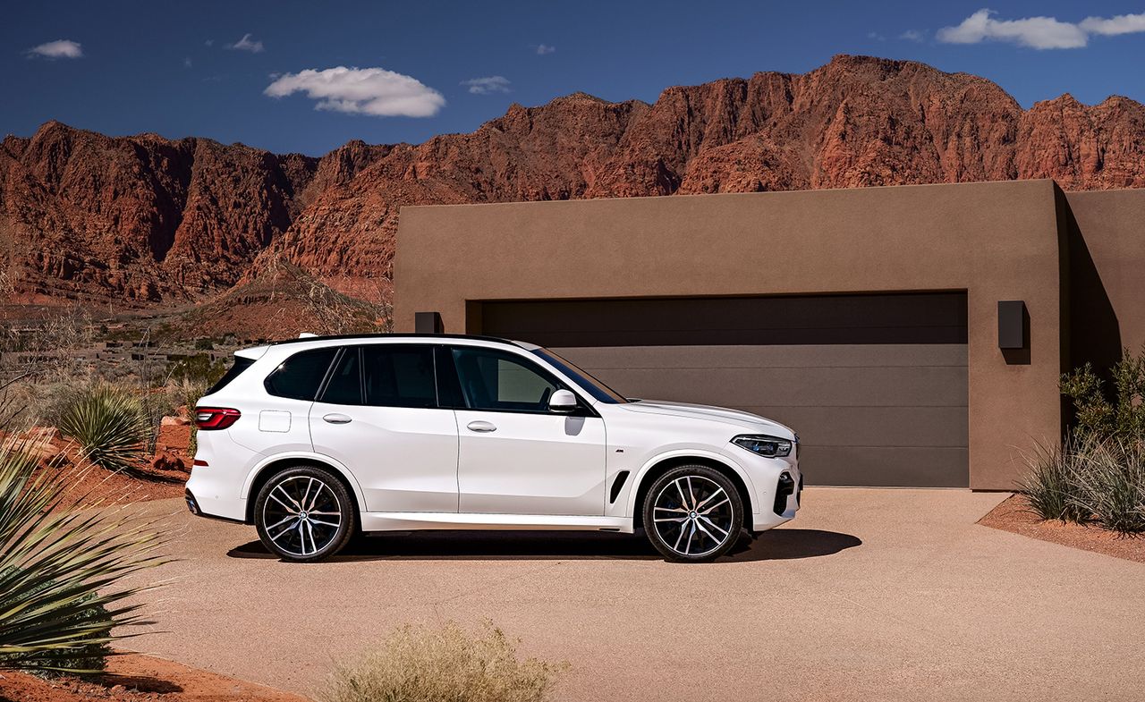 BMW X5 2018 side view