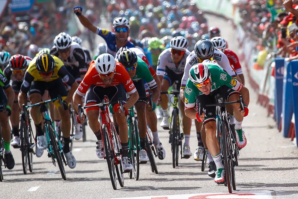 Elia Viviani beats Peter Sagan and Giacomo Nizzolo to win stage 10 at the Vuelta