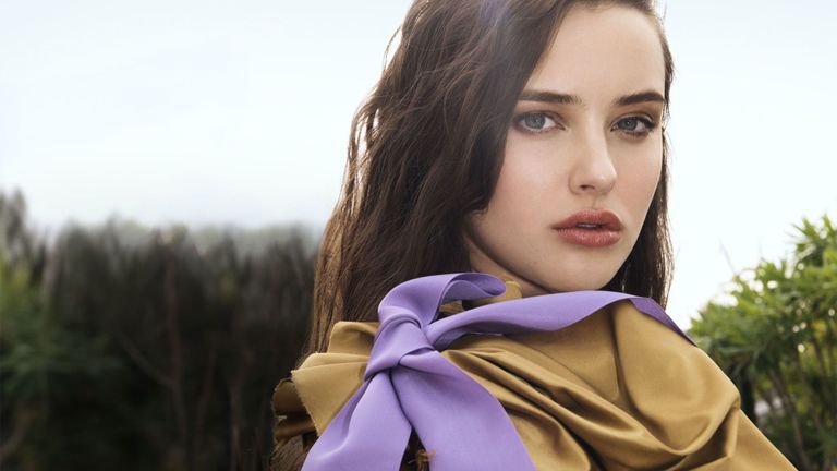 Hairstyle, Style, Beauty, Fashion, Eyelash, Wrap, Fashion model, Street fashion, Model, Long hair,