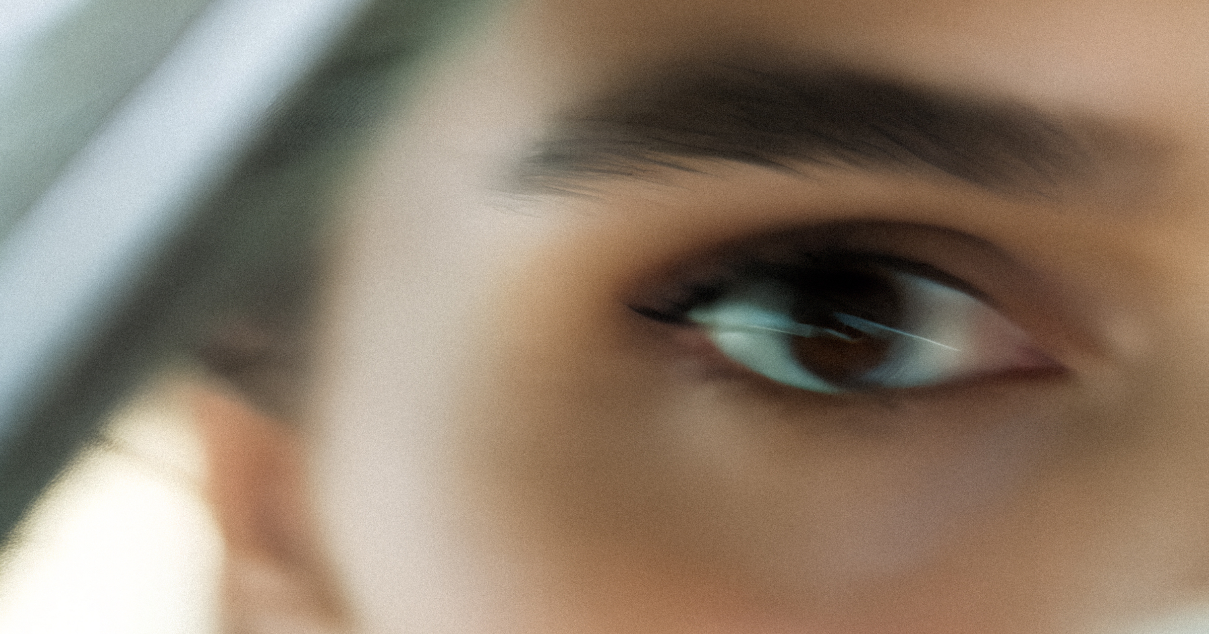Does makeup and skincare affect eye health? 
