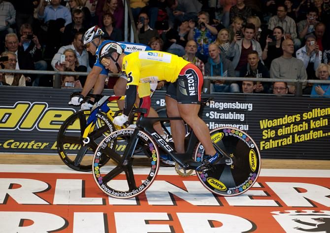 Maximilian Levy and Robert F&ouml;rstemann go head-to-head in the sprint competition.