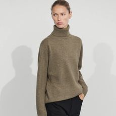A Massimo Dutti model wearing a brown cashmere turtleneck for winter 